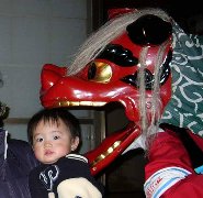 獅子と子どもの写真