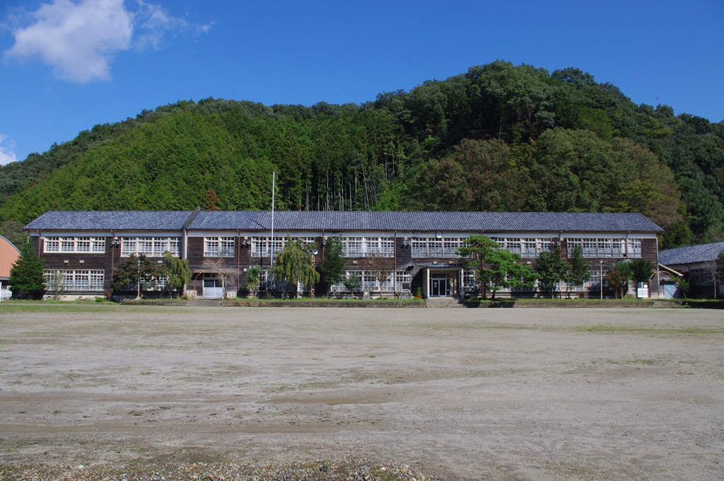 栃木県旧粟野中学校01校舎全景