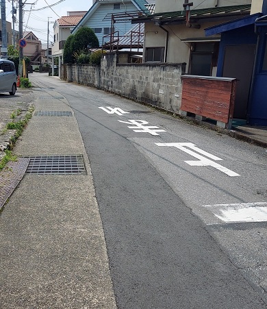 暗渠は道路端に