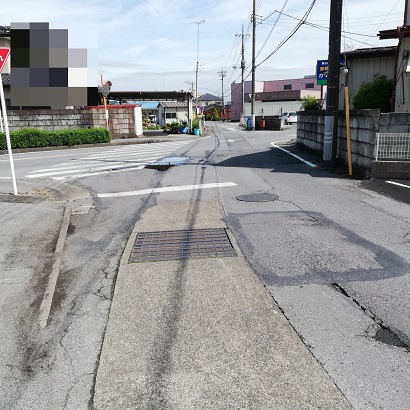 道路を横切ってJA横へ