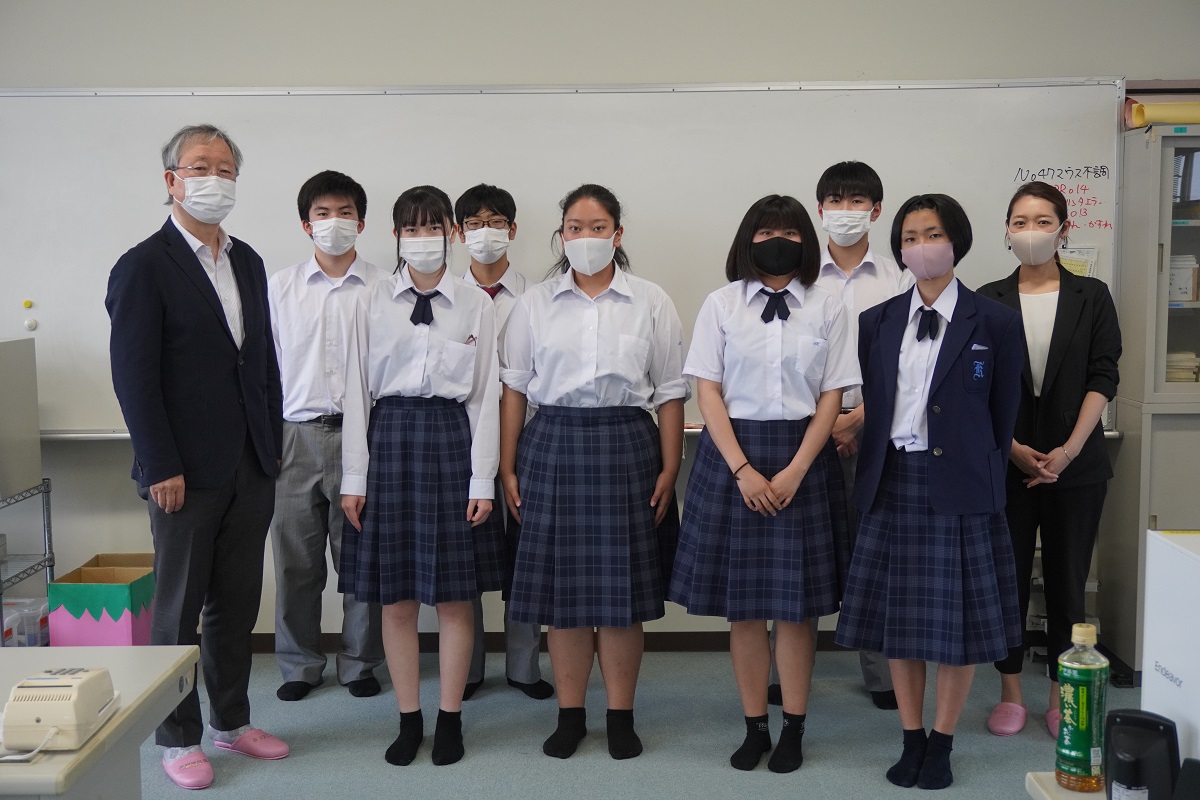 鹿沼商工高等学校商業部の皆さんの集合写真 鹿沼商工高等学校商業部の皆さんの集合写真