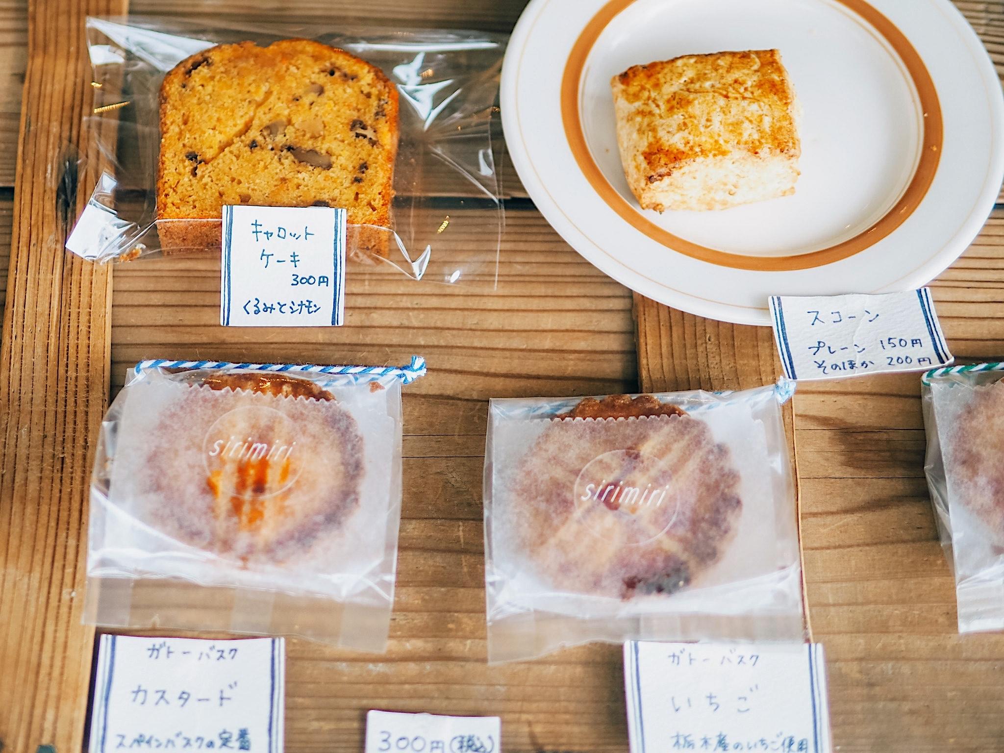 店頭に並べられたお菓子たち 店頭に並べられたお菓子たち