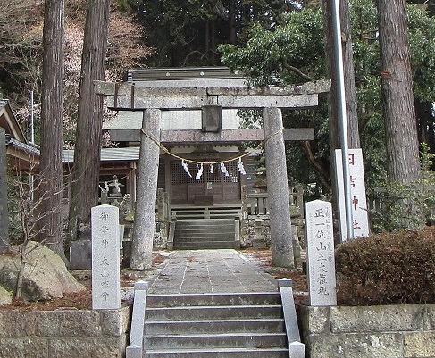 日吉神社正面