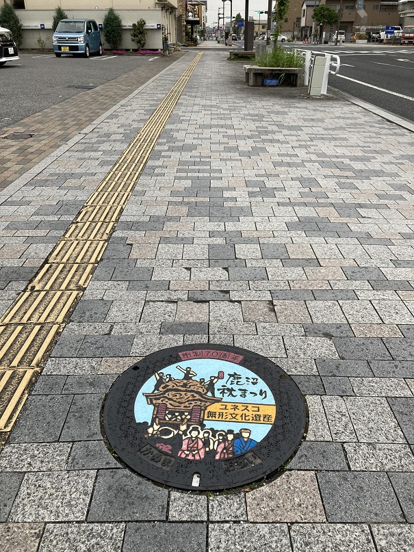 6屋台マンホールと道路