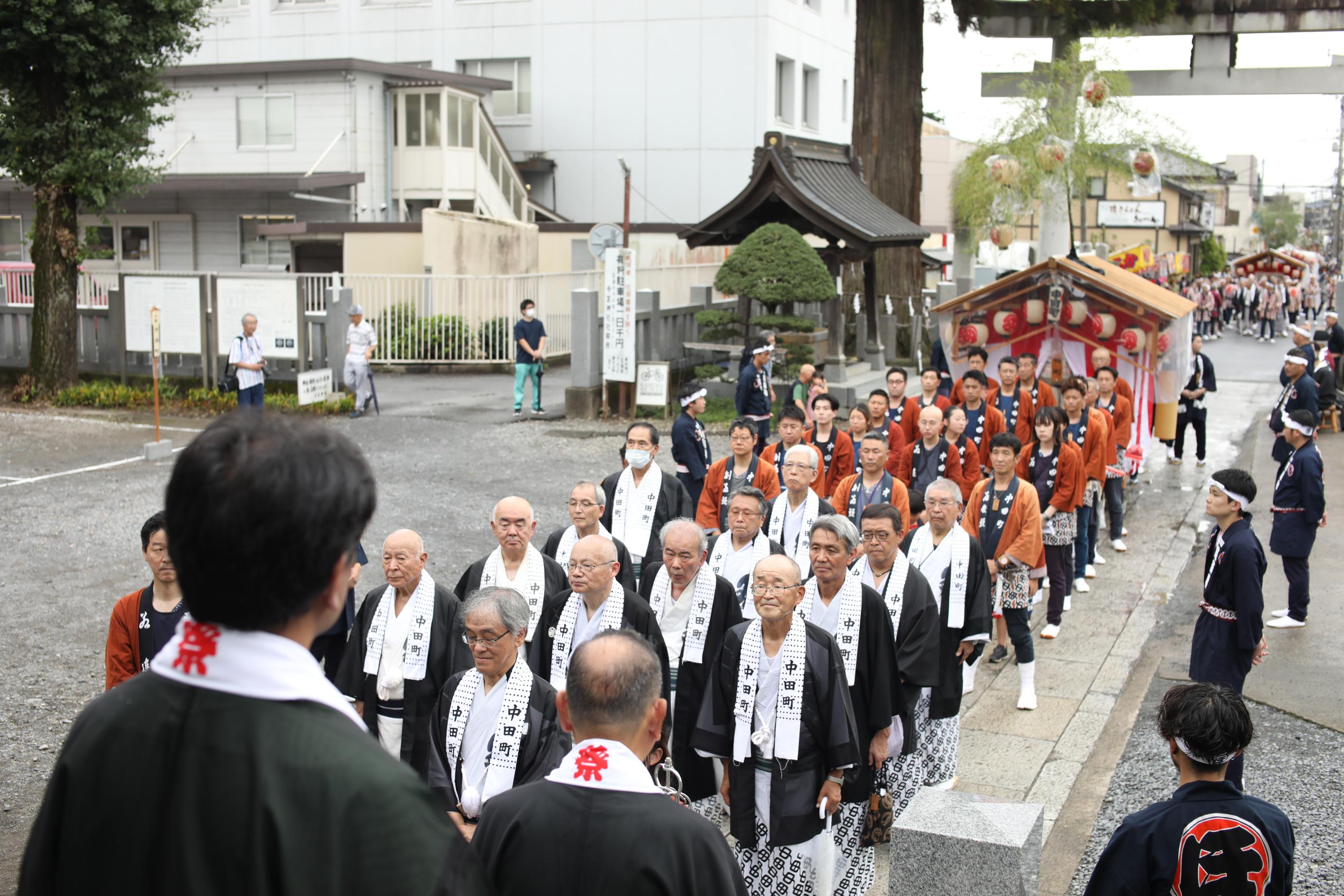 今宮神社へ繰り込む様子