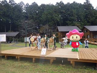 地元板荷の関白流囃子保存会の皆様による迎え囃子