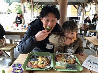 焼きたてピザ