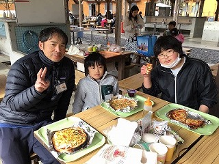 焼きたてピザ