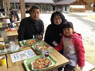 焼きたてピザ