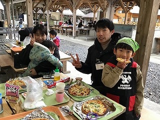 焼きたてピザ