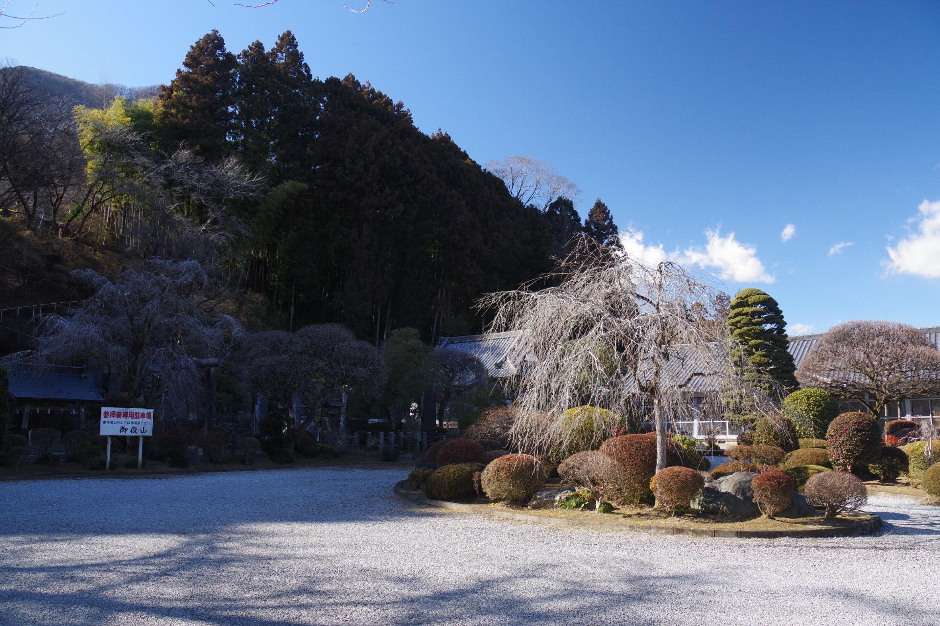 写真(1)（御嶽山神社境内）IMGP8431