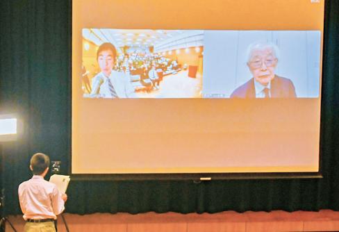 柳田氏と中学生の対話の様子