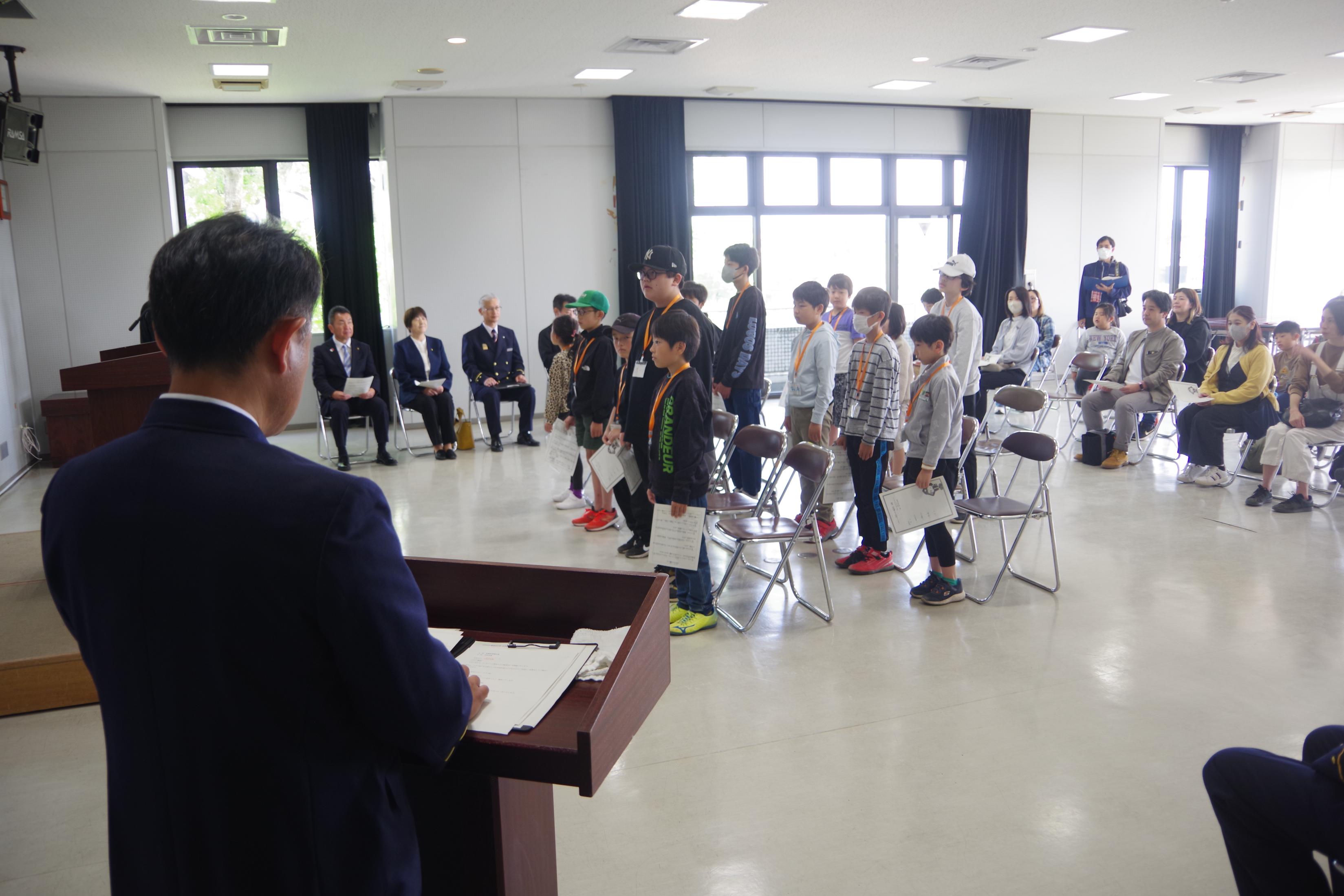 元気よく返事と起立