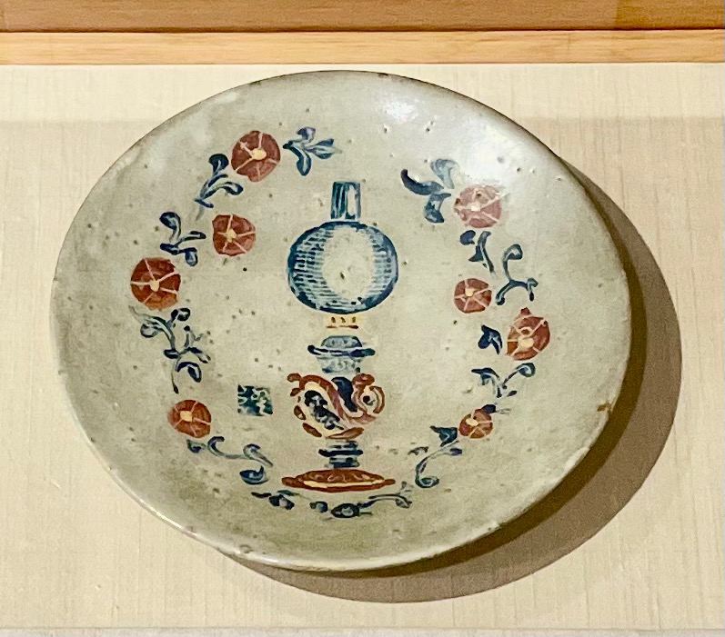 川上澄生《皿（ランプ）》陶器  